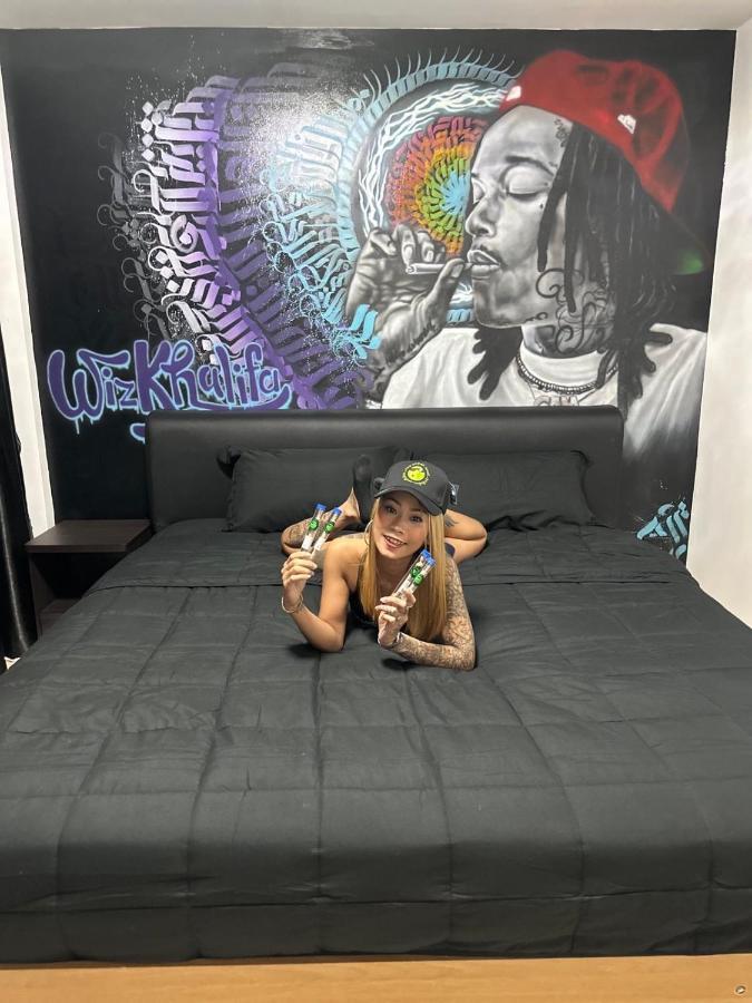 Bonkers Guesthouse Pattaya Bagian luar foto